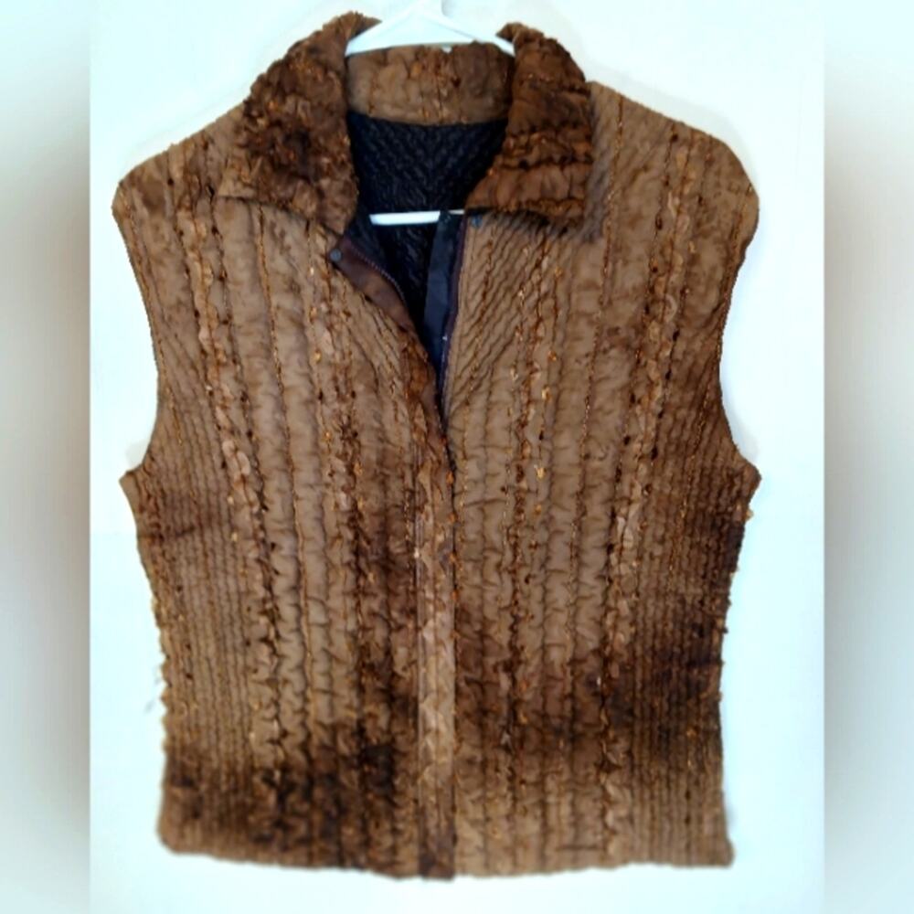 UBU quilted reversible travel vest. Size L